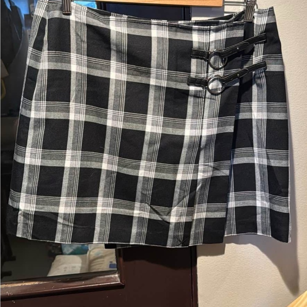 Reitmans Black and White Wrap Mini Skirt Casual